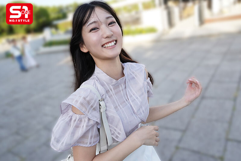 第一次的饭店过夜性爱拍摄，超渴望性爱的美乳新人！