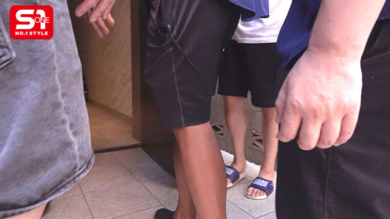 连假不准耍废!大量男根突袭「村上悠华」家,和禁欲180天的她大乱搞